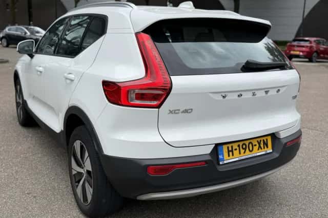 Volvo XC40 (2020) thumbnail 3