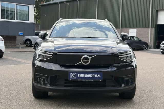 Volvo XC40 (2023) thumbnail 2