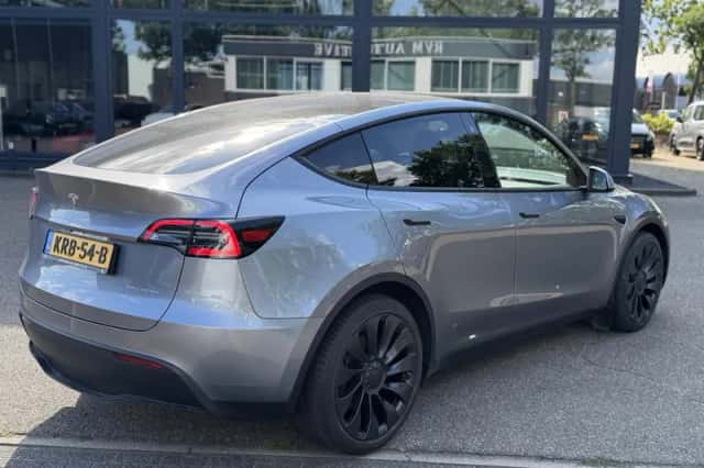 Tesla Model Y (2024) thumbnail 5