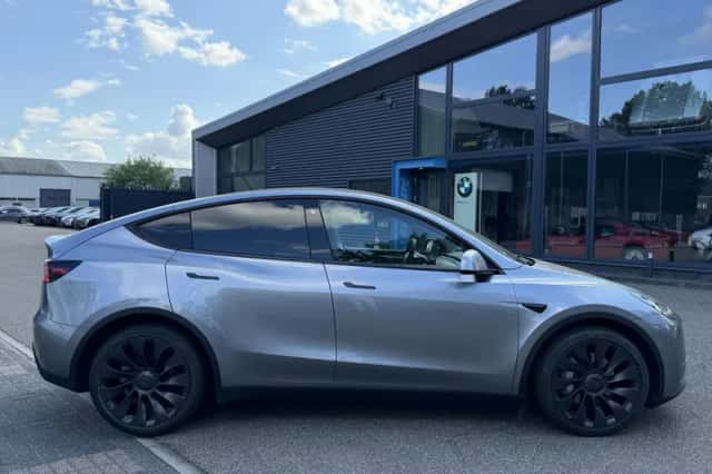 Tesla Model Y (2024) thumbnail 6