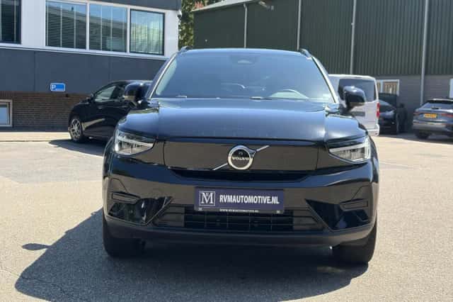 Volvo XC40 (2023) thumbnail 2