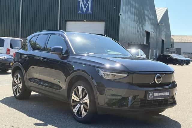 Volvo XC40 (2023) thumbnail 3