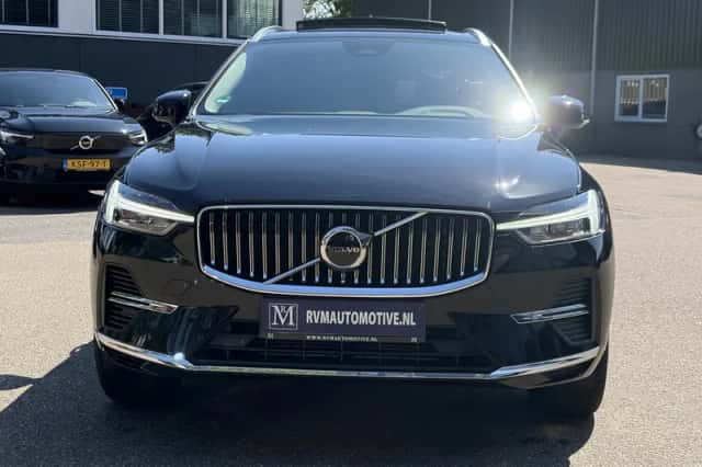 Volvo XC60 (2024) thumbnail 2