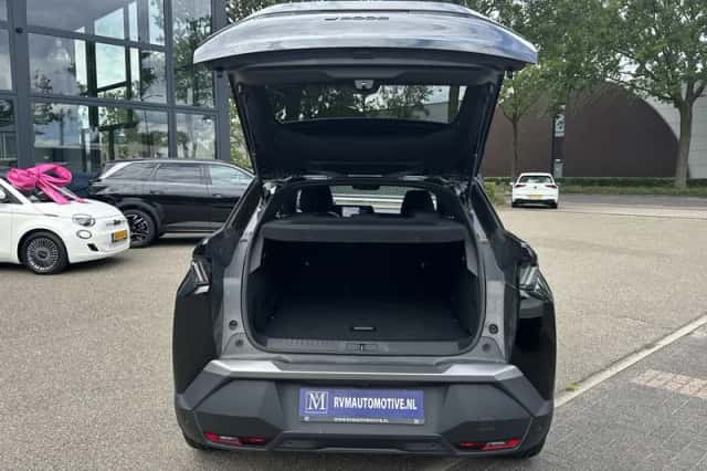 Peugeot e-3008 (2025) thumbnail 4