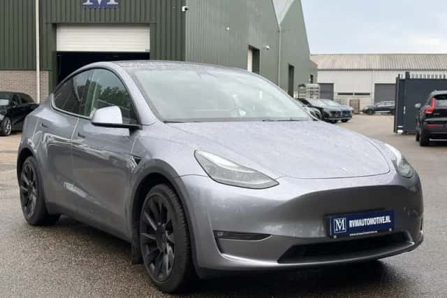Tesla Model Y (2023) thumbnail 4