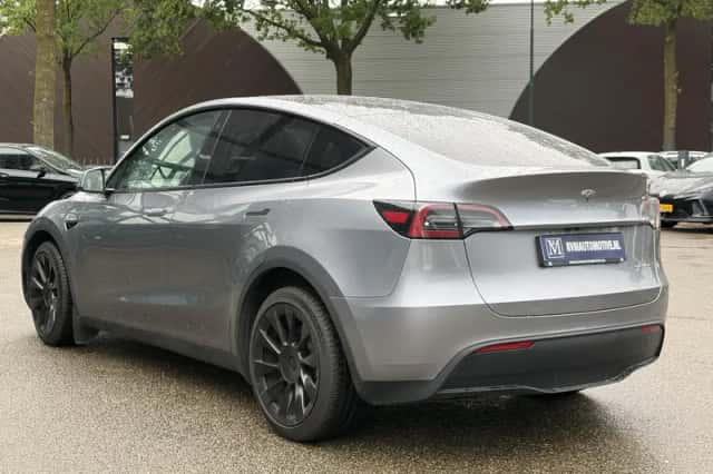 Tesla Model Y (2023) thumbnail 6