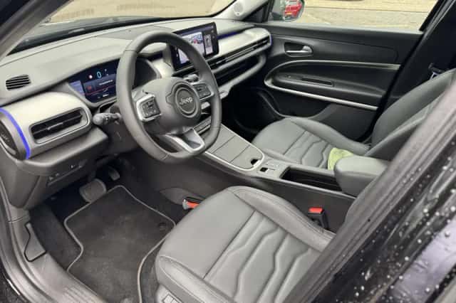 Jeep Avenger (2024) thumbnail 4