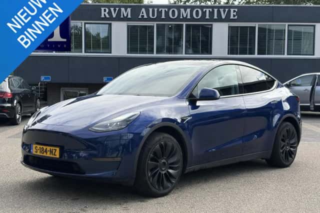 Tesla Model Y (2023) thumbnail 1