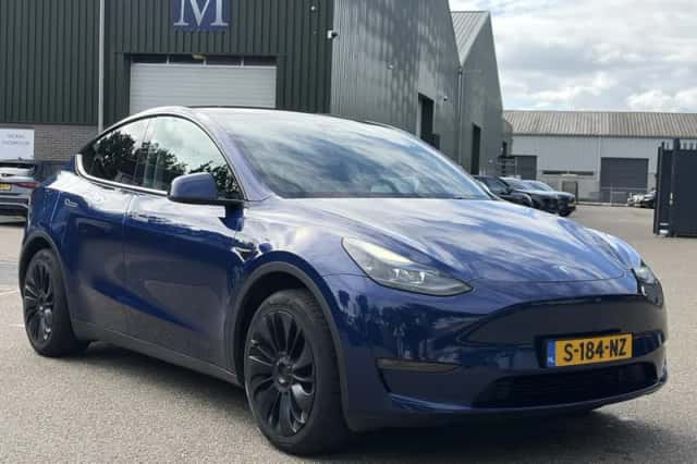Tesla Model Y (2023) thumbnail 3