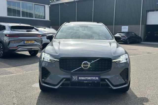 Volvo XC60 (2024) thumbnail 2