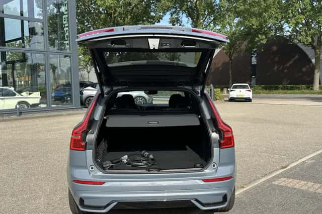 Volvo XC60 (2024) thumbnail 3