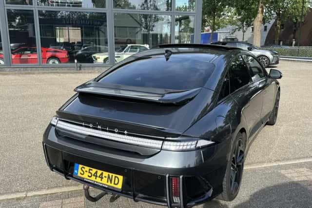 Hyundai Ioniq 6 (2023) thumbnail 4