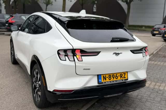 Ford Mustang (2021) thumbnail 5