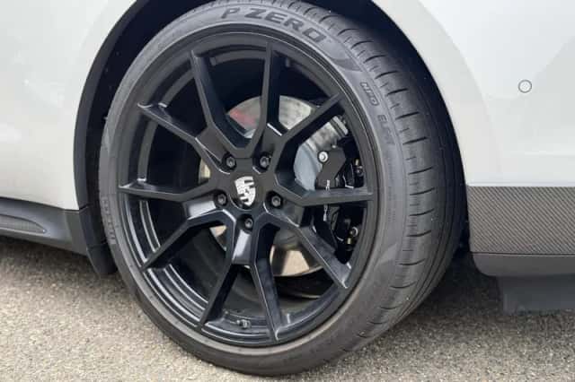 Porsche Taycan (2022) thumbnail 3