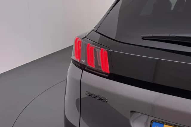 Peugeot 3008 (2023) thumbnail 2