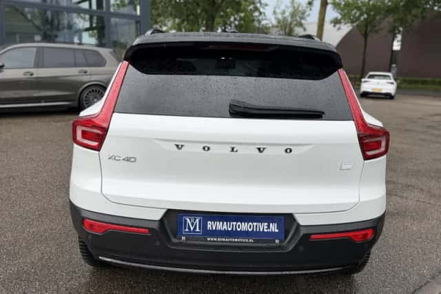 Volvo XC40 (2023) thumbnail 5