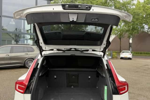 Volvo XC40 (2023) thumbnail 6