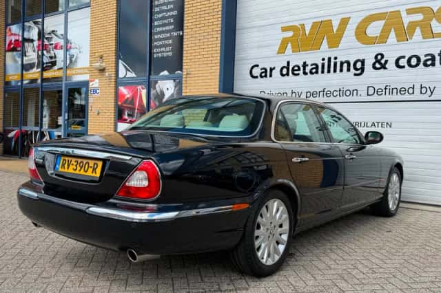 Jaguar XJ (2003) thumbnail 4