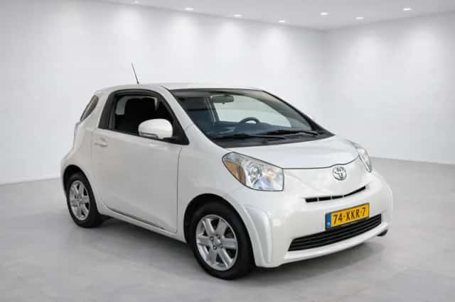 Toyota IQ (2012) thumbnail 1