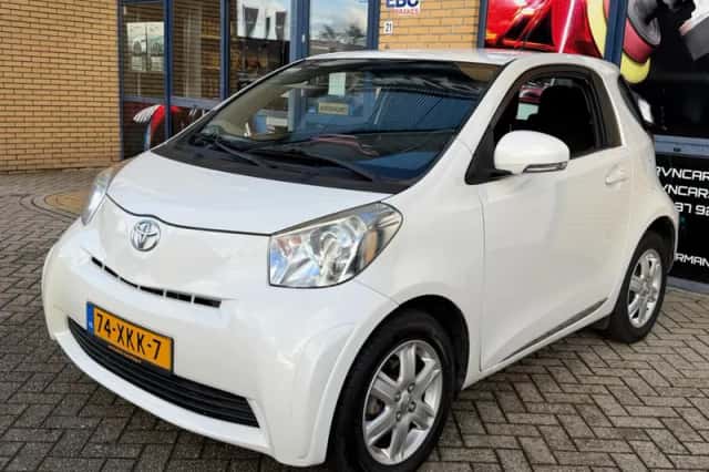 Toyota IQ (2012) thumbnail 2