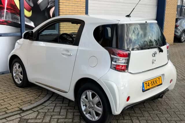 Toyota IQ (2012) thumbnail 3