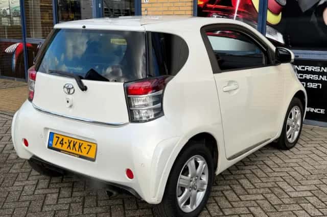 Toyota IQ (2012) thumbnail 4