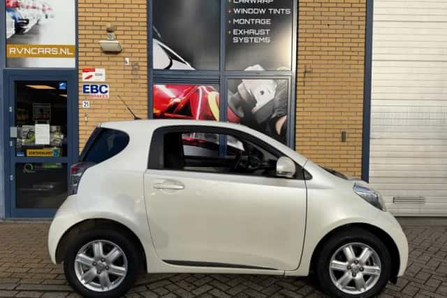 Toyota IQ (2012) thumbnail 6