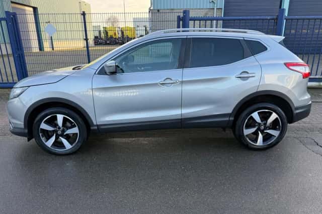 Nissan Qashqai (2016) thumbnail 3