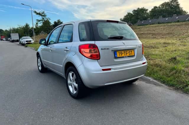 Suzuki SX4 (2006) thumbnail 3