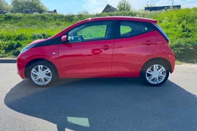 Toyota Aygo (2014) thumbnail 2