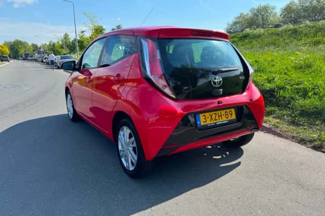 Toyota Aygo (2014) thumbnail 3