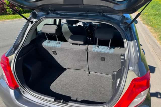 Toyota Yaris (2012) thumbnail 4