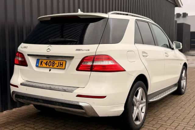 Mercedes-Benz ML-Klasse (2011) thumbnail 4
