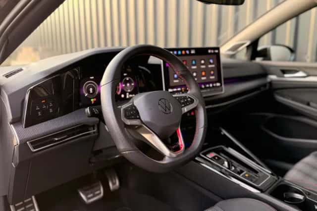 Volkswagen Golf (2024) thumbnail 3