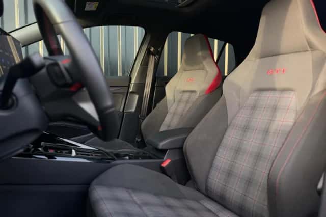Volkswagen Golf (2024) thumbnail 4