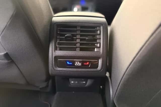 Volkswagen Golf (2024) thumbnail 6