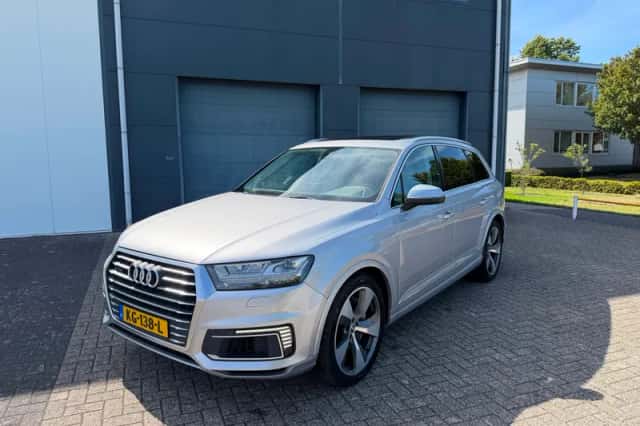 Audi Q7 (2016) thumbnail 1