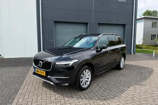 Volvo XC90 (2017) thumbnail 1