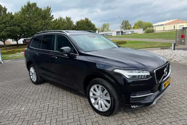 Volvo XC90 (2017) thumbnail 3