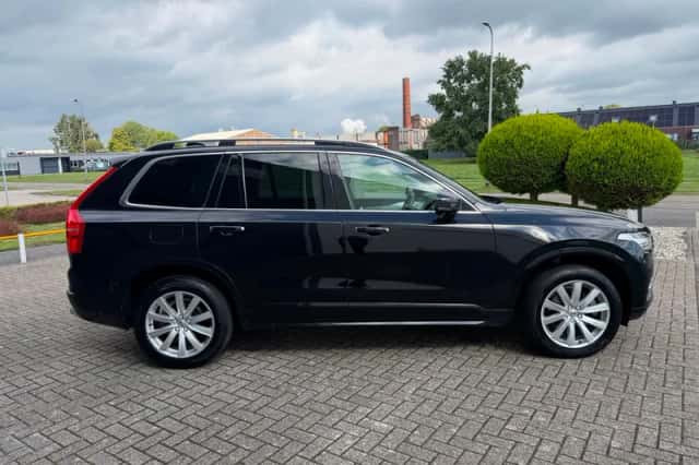 Volvo XC90 (2017) thumbnail 4
