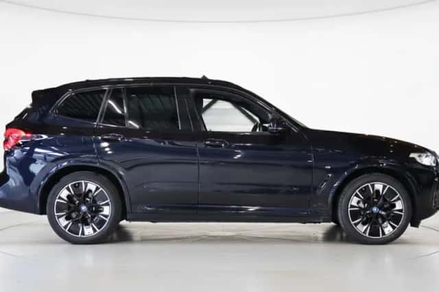 BMW iX3 (2022) thumbnail 2