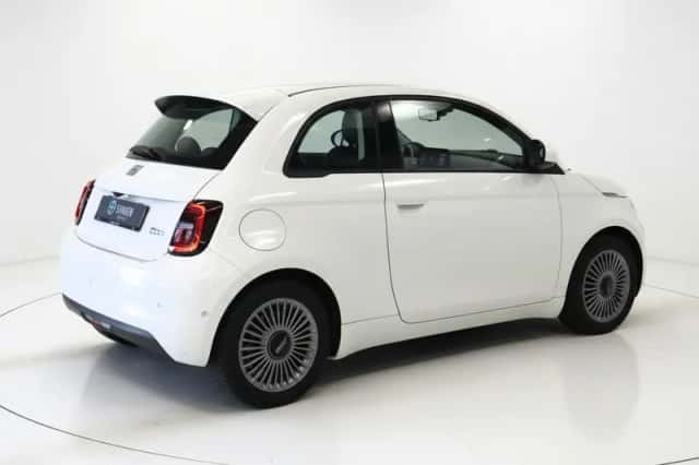 Fiat 500 (2023) thumbnail 2