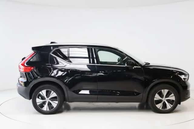 Volvo XC40 (2022) thumbnail 2