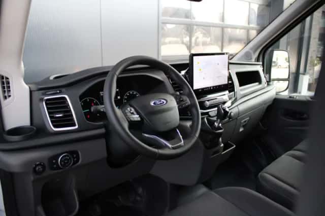 Ford Transit (2023) thumbnail 2