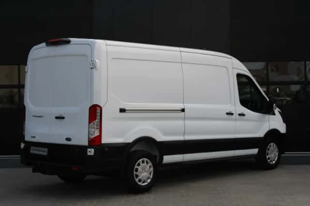 Ford Transit (2023) thumbnail 3