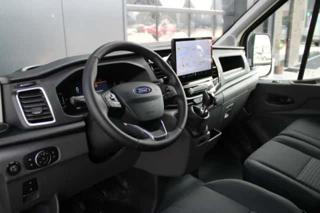 Ford Transit (2024) thumbnail 2