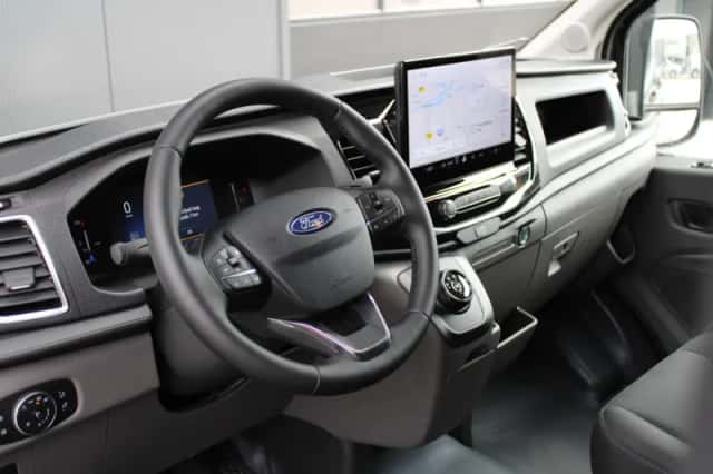 Ford Transit (2023) thumbnail 2