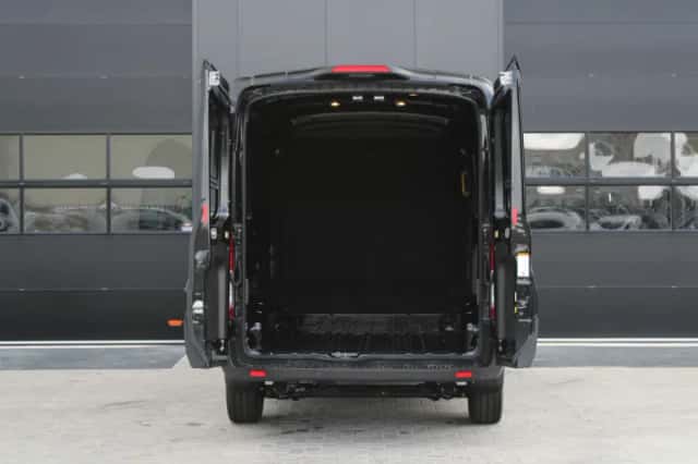 Ford Transit (2023) thumbnail 4