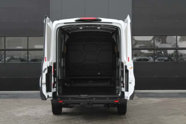 Ford Transit (2023) thumbnail 4