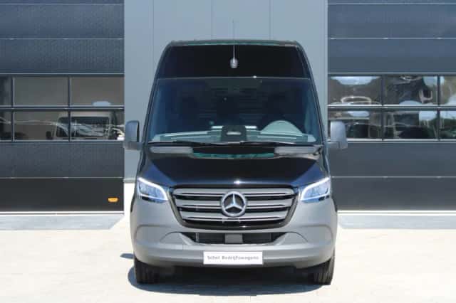 Mercedes-Benz Sprinter (2024) thumbnail 2